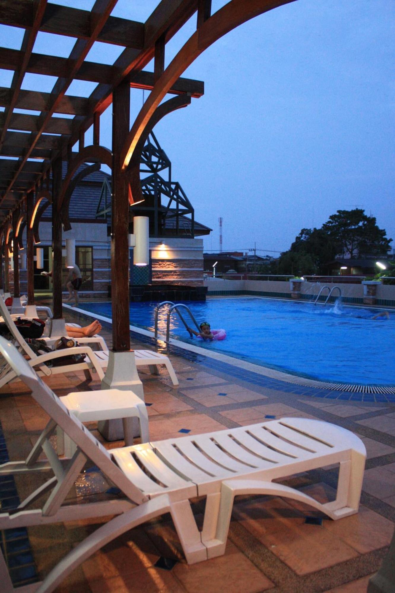 Dhevaraj Hotel Nan Exterior foto