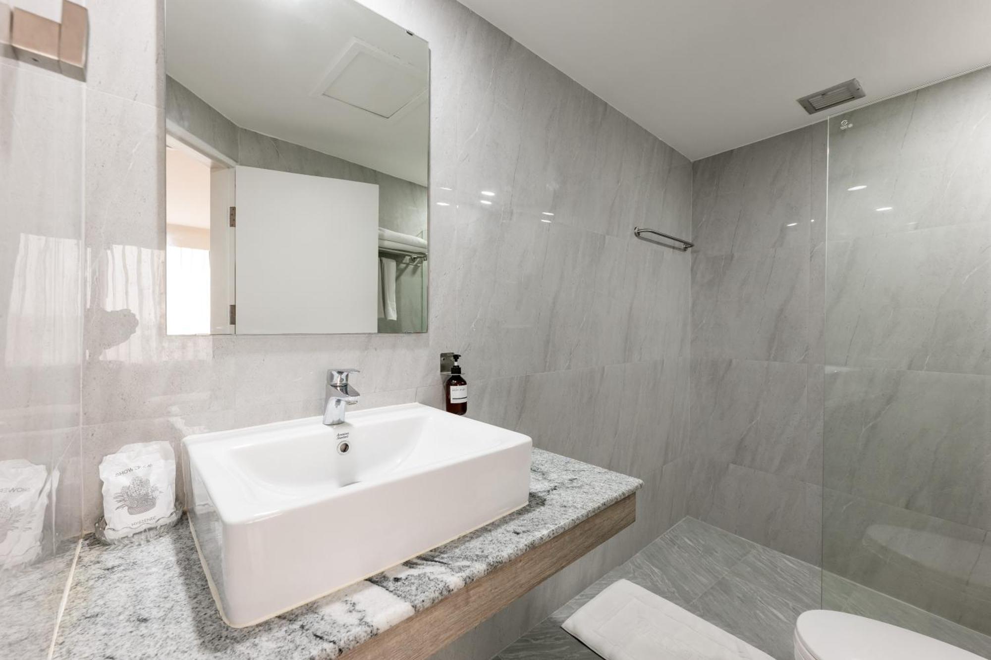 Dhevaraj Hotel Nan Habitación foto