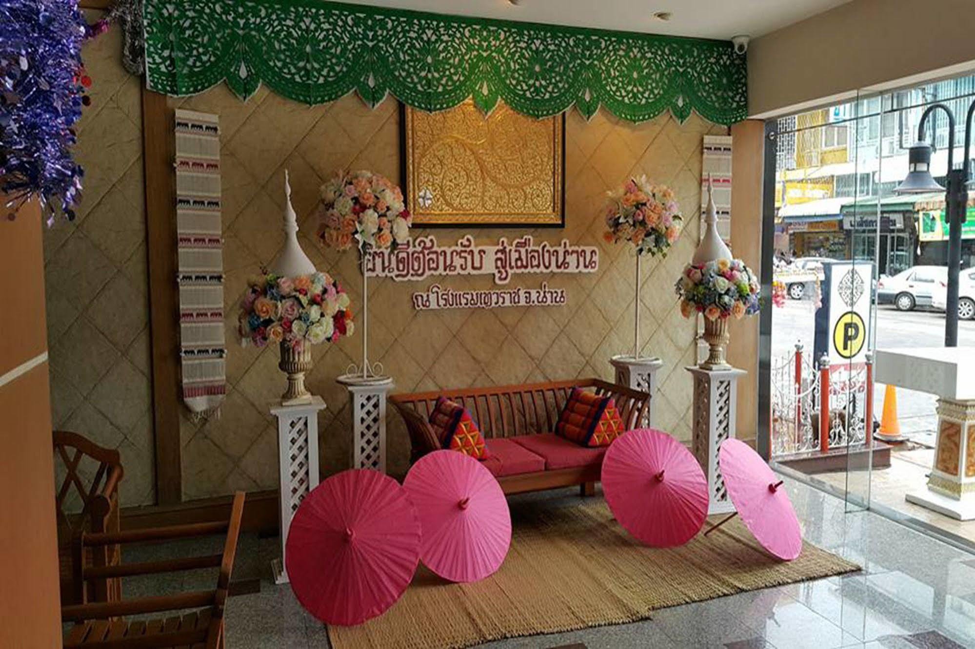 Dhevaraj Hotel Nan Exterior foto