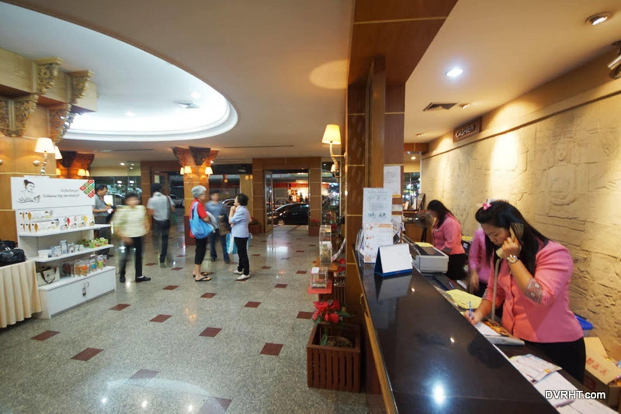 Dhevaraj Hotel Nan Exterior foto